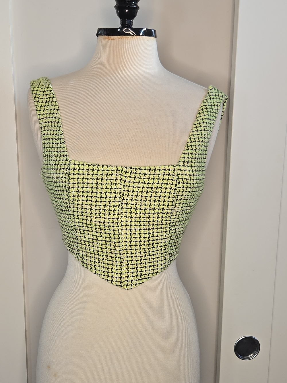 BRAND NEW! NEVER WORN! ASOS Neon Green Houndstooth V-Point Crop Top